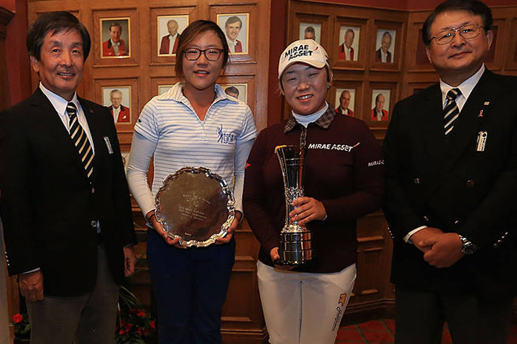 Lydia Ko and Jiyai Shin pose with their trophies after the 2012 British Women's Open.